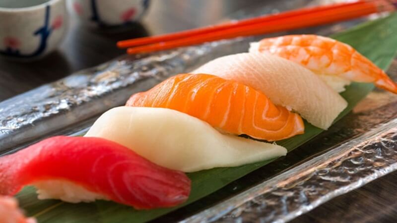 Bà bầu có nên ăn sushi không? Những lưu ý khi ăn sushi